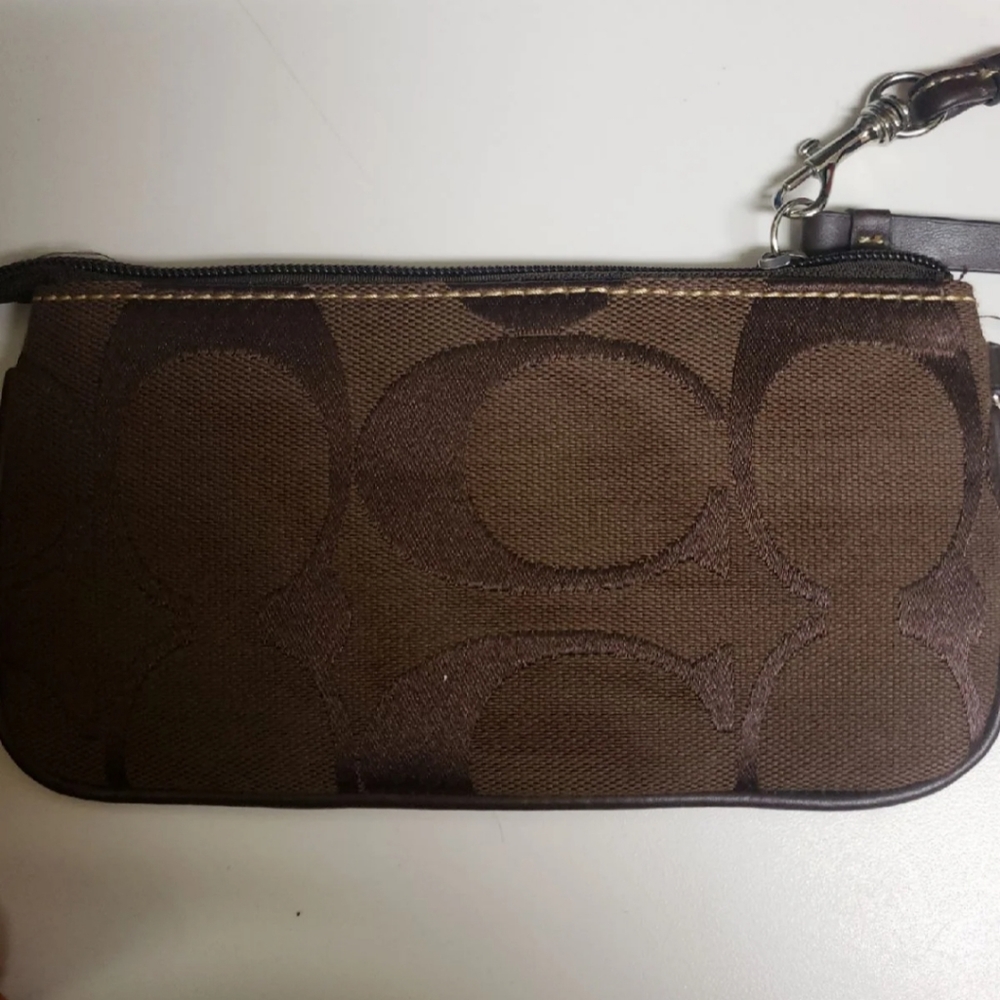 Coach - Picture 3 of 7